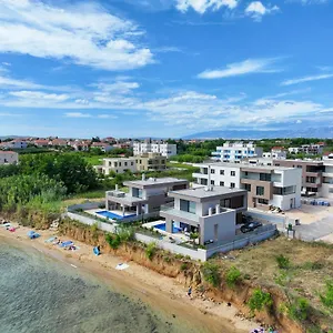 https://deluxe-apartments-privlaka-on-the-sand.hotelinzadar.com